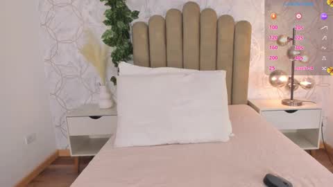 Snapshot of roma_love_ chatting on October 28, 12:52 pm   online show from October 28, 12:52 pm