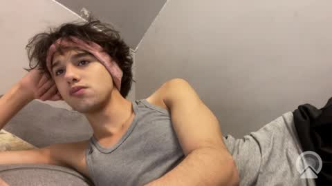 roma_shyguy_ online show from May 17, 1:36 am