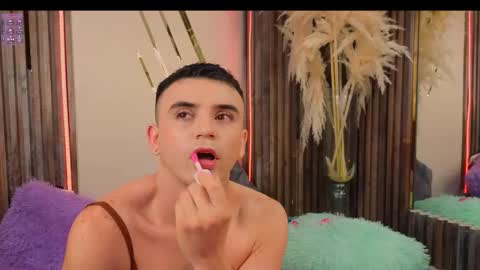 Snapshot of roman_chase chatting on November 25, 2:50 pm online show from November 25, 2:50 pm