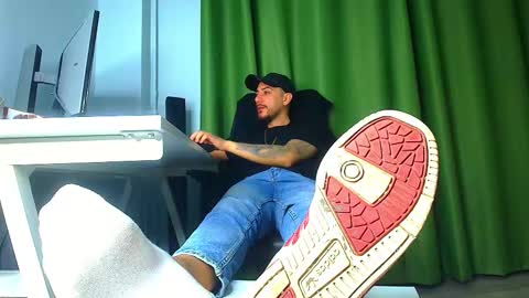 Snapshot of romaniamaster1 chatting on March 11, 7:31 pm romaniamaster1 online show from March 11, 7:31 pm