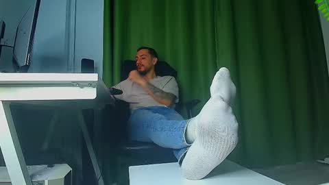 Snapshot of romaniamaster1 chatting on March 14, 9:04 am romaniamaster1 online show from March 14, 9:04 am