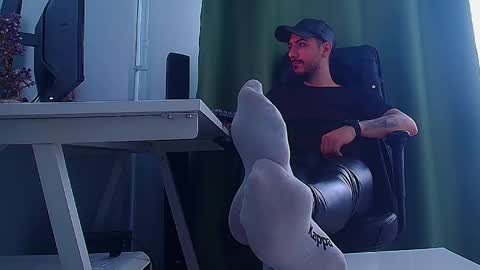 Snapshot of romaniamaster1 chatting on March 25, 7:03 am romaniamaster1 online show from March 25, 7:03 am