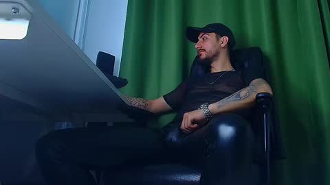 Snapshot of romaniamaster1 chatting on March 27, 7:03 am romaniamaster1 online show from March 27, 7:03 am