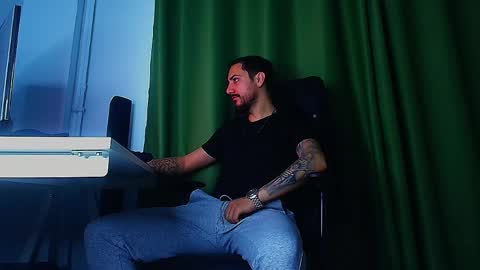 Snapshot of romaniamaster1 chatting on April 1, 5:41 am romaniamaster1 online show from April 1, 5:41 am