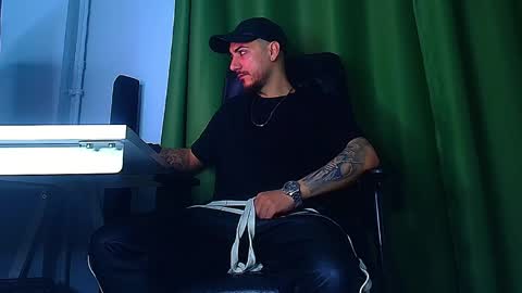 Snapshot of romaniamaster1 chatting on April 2, 5:49 am romaniamaster1 online show from April 2, 5:49 am