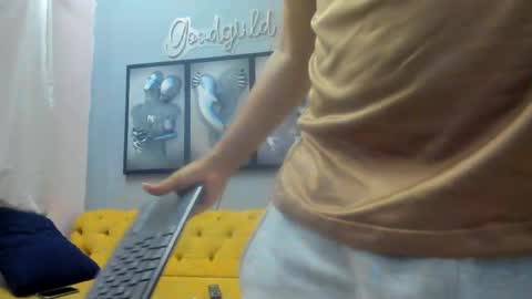 Snapshot of romeo__bossi chatting on April 1, 11:00 am Romeo Bossi online show from April 1, 11:00 am