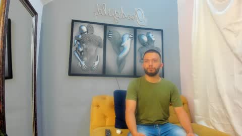 Snapshot of romeo__bossi chatting on April 4, 11:08 am Romeo Bossi online show from April 4, 11:08 am