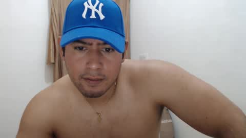 Snapshot of romeo_myroom chatting on January 26, 7:52 pm Romeos Room online show from January 26, 7:52 pm