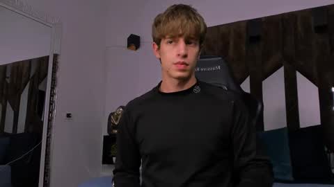 Snapshot of romeo_ricci1 chatting on February 24, 10:41 pm Romeo Ricci online show from February 24, 10:41 pm