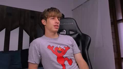 Snapshot of romeo_ricci1 chatting on February 25, 3:10 pm Romeo Ricci online show from February 25, 3:10 pm