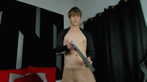 Snapshot of romeo_ricci1 chatting on April 11, 6:23 pm Romeo Ricci online show from April 11, 6:23 pm