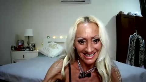 Snapshot of romeodiamond chatting on June 13, 2:20 am romeodiamond online show from June 13, 2:20 am