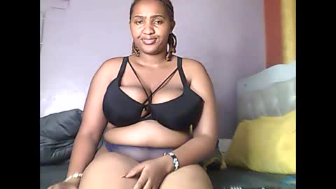 Snapshot of romina_26 chatting on June 8, 9:59 pm Romina 26 online show from June 8, 9:59 pm