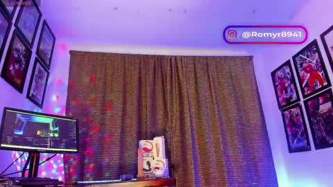 Snapshot of romynahot chatting on April 20, 9:34 am Romyna online show from April 20, 9:34 am