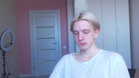 Snapshot of ron_vilss chatting on February 16, 6:42 am Ron online show from February 16, 6:42 am