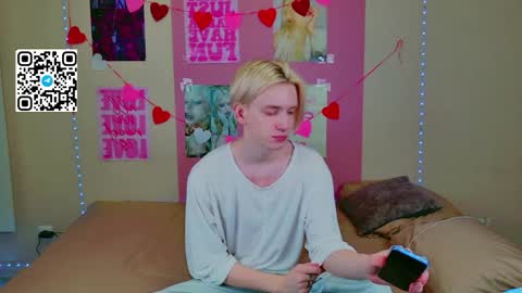 Snapshot of ron_vilss chatting on February 21, 6:36 am Ron online show from February 21, 6:36 am