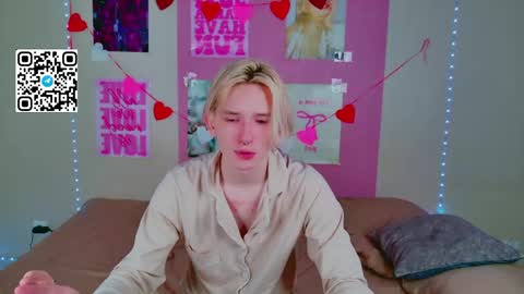 Snapshot of ron_vilss chatting on February 23, 7:06 am Ron online show from February 23, 7:06 am