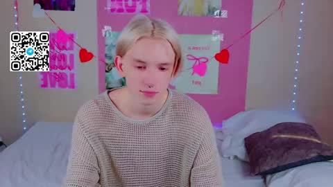 Snapshot of ron_vilss chatting on February 25, 8:13 am Ron online show from February 25, 8:13 am