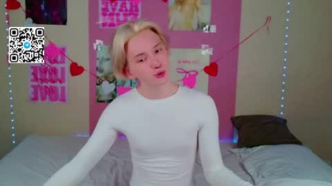 Snapshot of ron_vilss chatting on February 26, 6:12 am Ron online show from February 26, 6:12 am