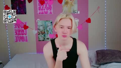 Snapshot of ron_vilss chatting on March 1, 6:04 am Ron online show from March 1, 6:04 am