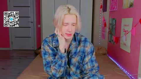 Snapshot of ron_vilss chatting on March 13, 1:01 am Ron online show from March 13, 1:01 am