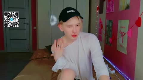 Snapshot of ron_vilss chatting on March 13, 8:37 pm Ron online show from March 13, 8:37 pm