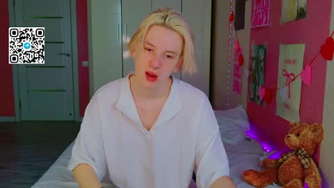 Snapshot of ron_vilss chatting on March 17, 5:00 am Ron online show from March 17, 5:00 am