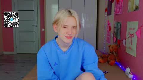 Snapshot of ron_vilss chatting on March 19, 5:33 am Ron online show from March 19, 5:33 am