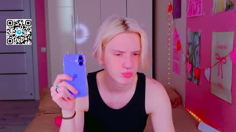 Snapshot of ron_vilss chatting on March 20, 6:18 am Ron online show from March 20, 6:18 am