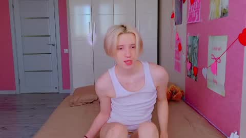 Snapshot of ron_vilss chatting on March 21, 6:29 am Ron online show from March 21, 6:29 am