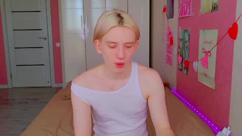 Snapshot of ron_vilss chatting on March 21, 8:19 am Ron online show from March 21, 8:19 am