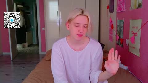 Snapshot of ron_vilss chatting on March 23, 7:34 am Ron online show from March 23, 7:34 am