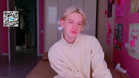 Snapshot of ron_vilss chatting on March 24, 5:45 am Ron online show from March 24, 5:45 am