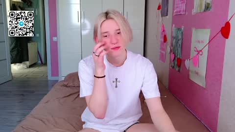 Snapshot of ron_vilss chatting on March 28, 5:18 am Ron online show from March 28, 5:18 am