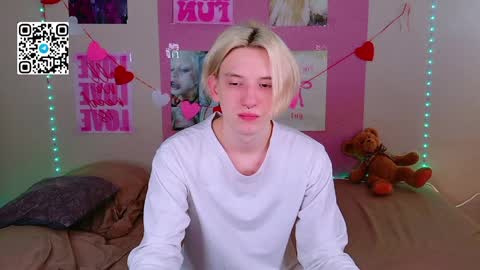 Snapshot of ron_vilss chatting on March 30, 8:37 am Ron online show from March 30, 8:37 am