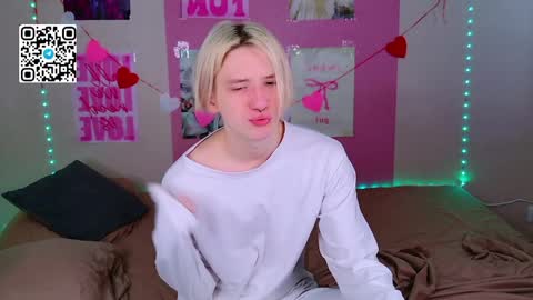 Snapshot of ron_vilss chatting on March 31, 6:03 am Ron online show from March 31, 6:03 am