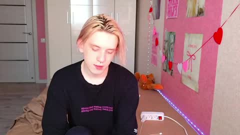 Snapshot of ron_vilss chatting on April 6, 8:59 am Ron online show from April 6, 8:59 am