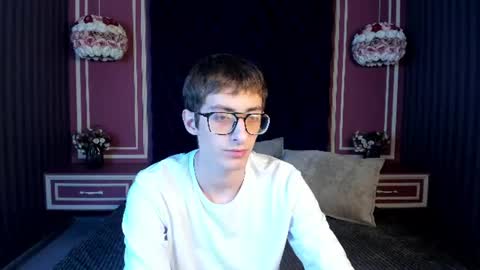 Snapshot of ronbevs chatting on July 4, 8:15 pm ronbevs online show from July 4, 8:15 pm