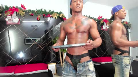 Snapshot of ronnie_777 chatting on December 4, 11:35 pm Ronnie 777 online show from December 4, 11:35 pm