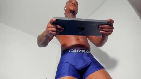 Snapshot of ronnie_777 chatting on October 28, 4:16 am Ronnie 777 online show from October 28, 4:16 am