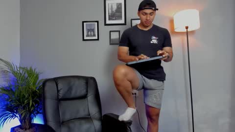 Snapshot of ronnie_canford chatting on January 11, 2:44 pm RonnieCanford online show from January 11, 2:44 pm