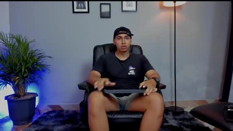 Snapshot of ronnie_canford chatting on January 17, 2:22 pm RonnieCanford online show from January 17, 2:22 pm