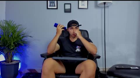 Snapshot of ronnie_canford chatting on February 3, 2:21 am RonnieCanford online show from February 3, 2:21 am