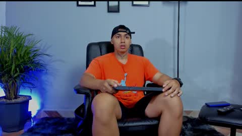 Snapshot of ronnie_canford chatting on February 8, 4:21 pm RonnieCanford online show from February 8, 4:21 pm