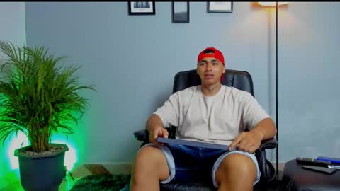 Snapshot of ronnie_canford chatting on February 20, 4:42 am RonnieCanford online show from February 20, 4:42 am