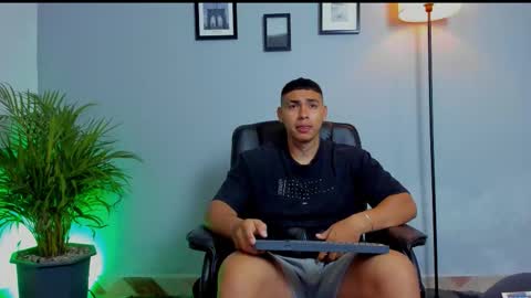 Snapshot of ronnie_canford chatting on February 22, 2:59 pm RonnieCanford online show from February 22, 2:59 pm