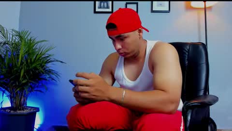 Snapshot of ronnie_canford chatting on February 27, 7:25 pm RonnieCanford online show from February 27, 7:25 pm