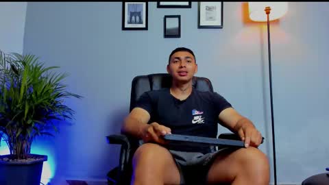 Snapshot of ronnie_canford chatting on March 1, 3:47 pm RonnieCanford online show from March 1, 3:47 pm