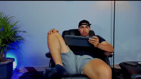 Snapshot of ronnie_canford chatting on March 4, 7:20 pm RonnieCanford online show from March 4, 7:20 pm