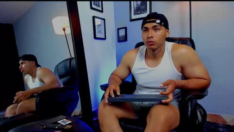 Snapshot of ronnie_canford chatting on March 22, 12:58 am RonnieCanford online show from March 22, 12:58 am